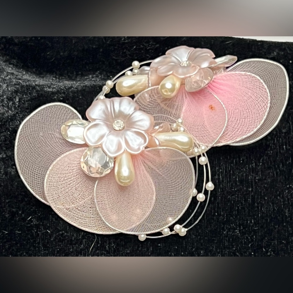 Vintage bridal fan earrings. - Picture 2 of 8